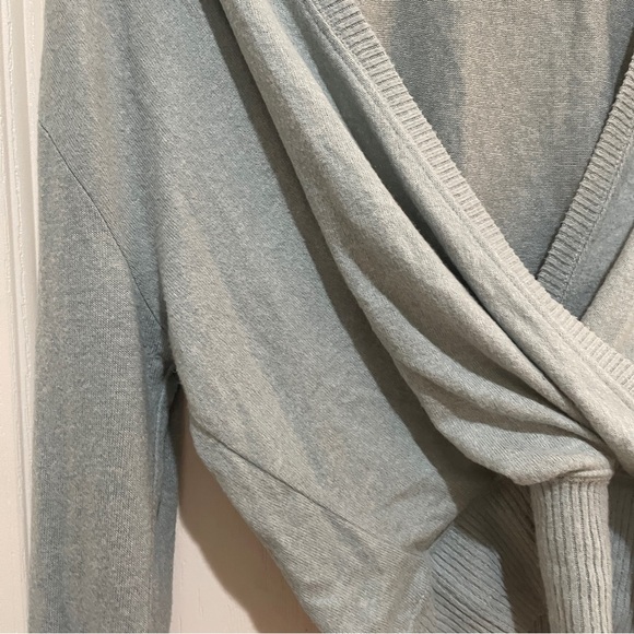 Anthropologie Rocio Surplice Top Sweatshirt Sweater Size Xs Blue Euc Anthro - Picture 9 of 9